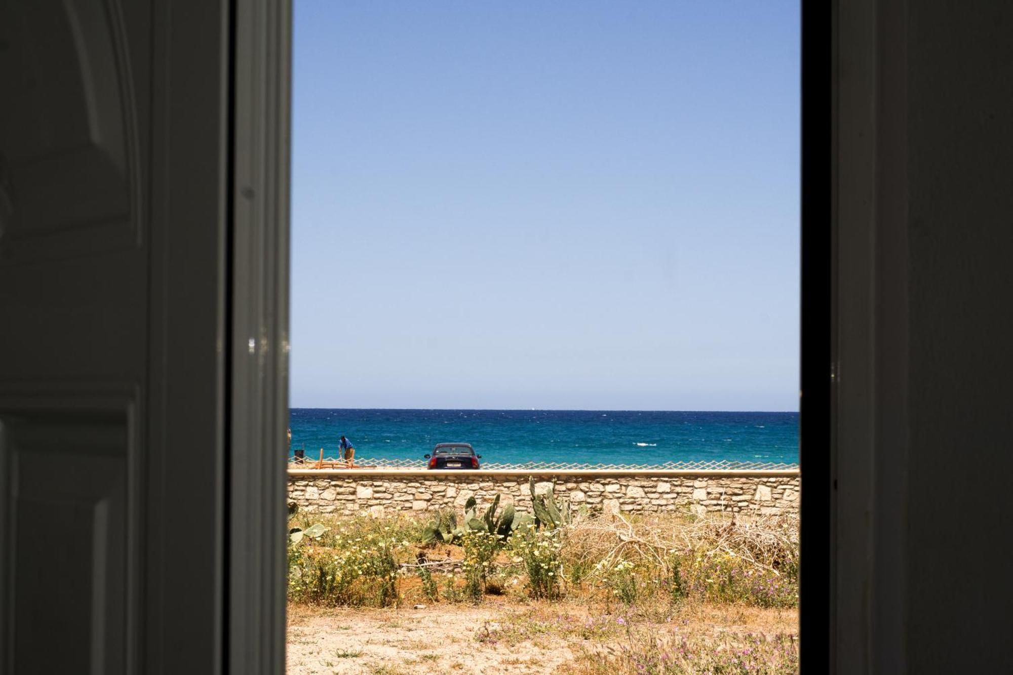 Pink Sand Sea Apartment Adelianos Kampos Exterior photo